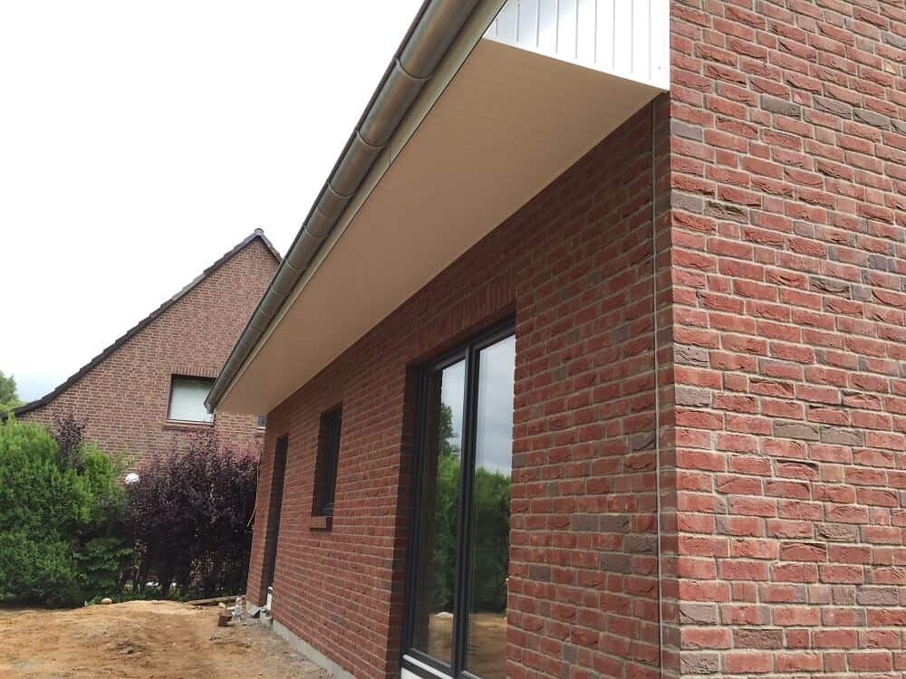 Dachüberstand Kunststoff - Wir haben uns gegen Holz entschieden und sind damit auch nach 6 Jahren immer noch total zufrieden