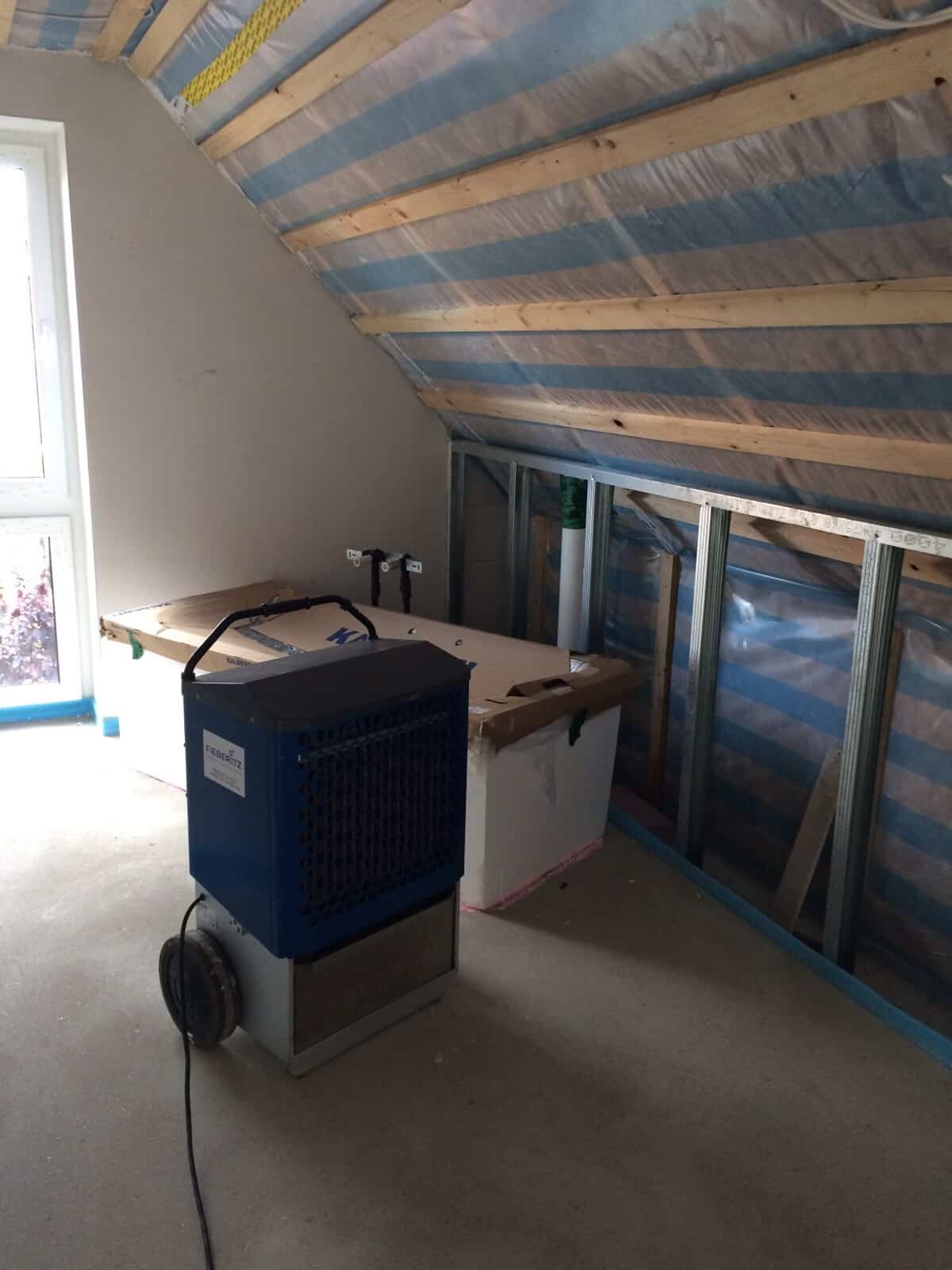 Estrich Trocknen - Tipps zum Bauentfeuchter, dem Lรผftungsverhalten und der Estrich Trockenzeit