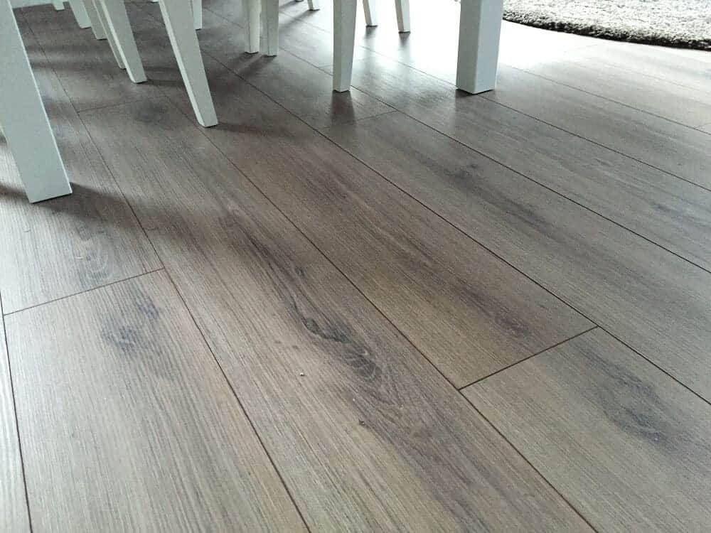 Fußbodenbelag und Sockelleisten im Neubau - Tipps, Erfahrungen und jede Menge Hintergrundinformationen