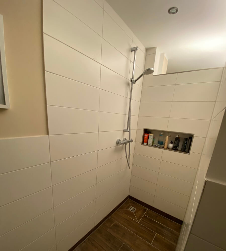 Begehbare Dusche gemauert mit Ablage - Informationen, Kosten und Bilder zum Rohbau