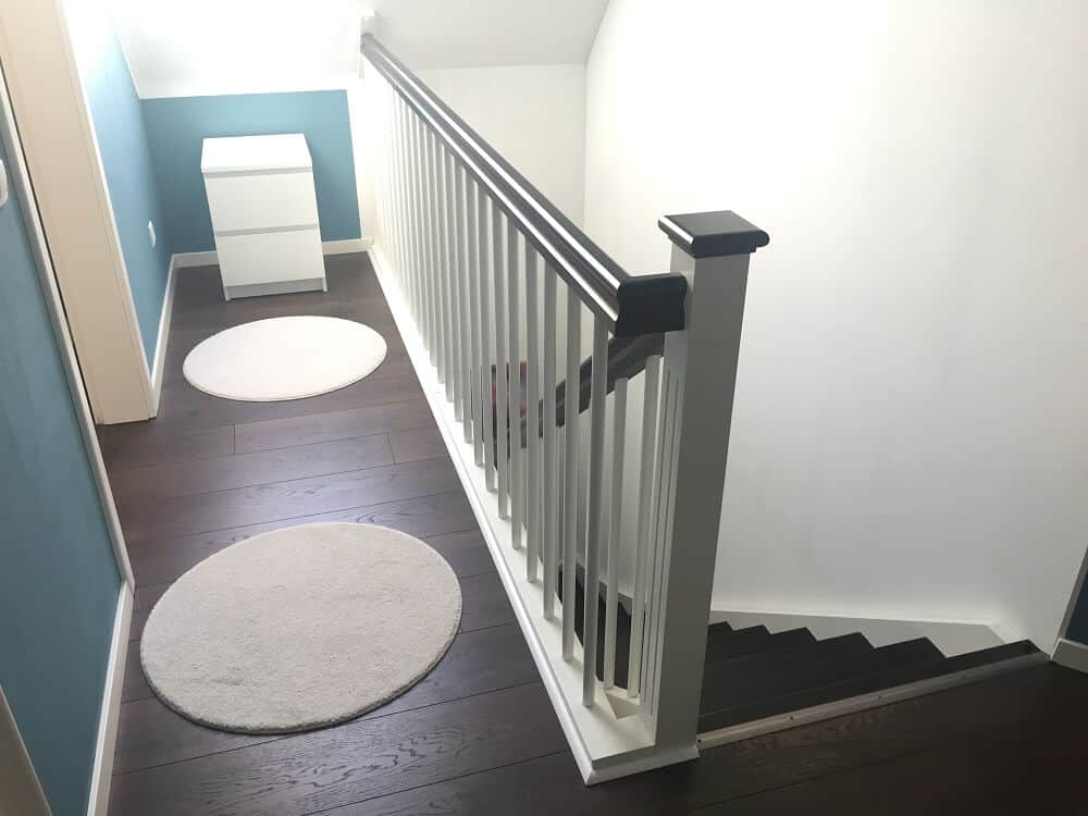 innentreppe mit treppengeländer im obergeschoss innentreppe mit treppengeländer im obergeschoss