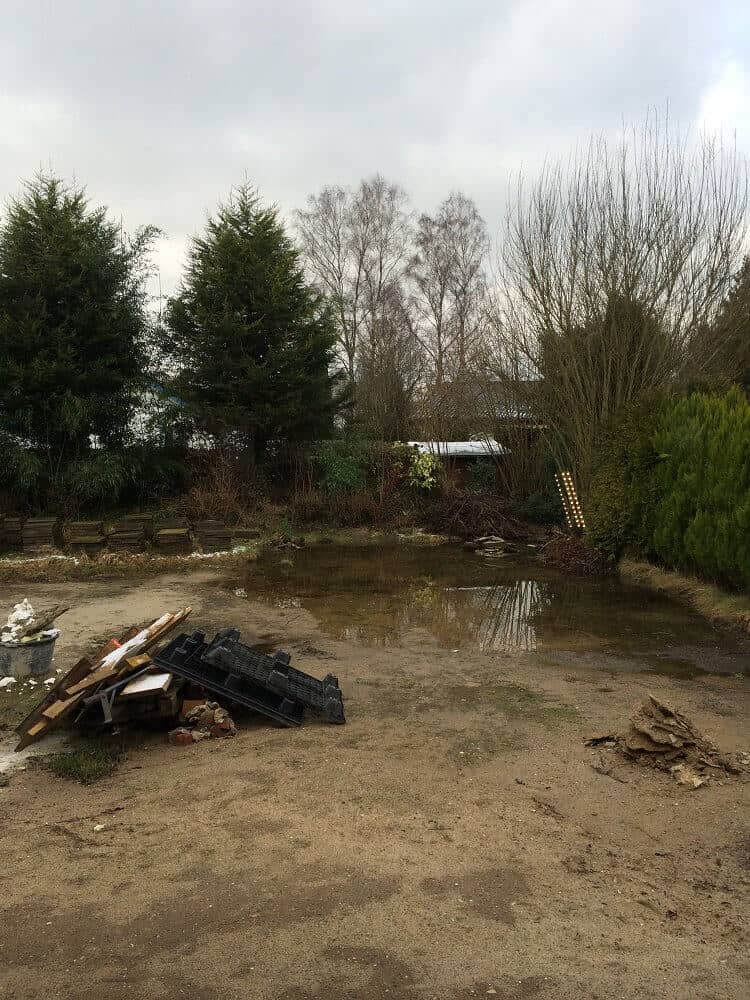 das wasser steht im garten weil der boden verdichtet ist das wasser steht im garten weil der boden verdichtet ist