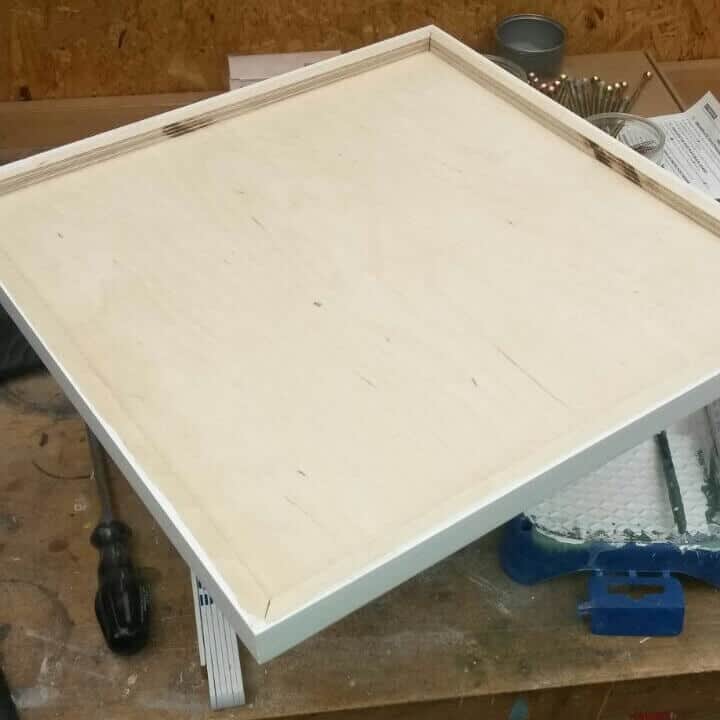 holzbrett für die deckenlampe mit hohlraum für das stromkabel holzbrett für die deckenlampe mit hohlraum für das stromkabel