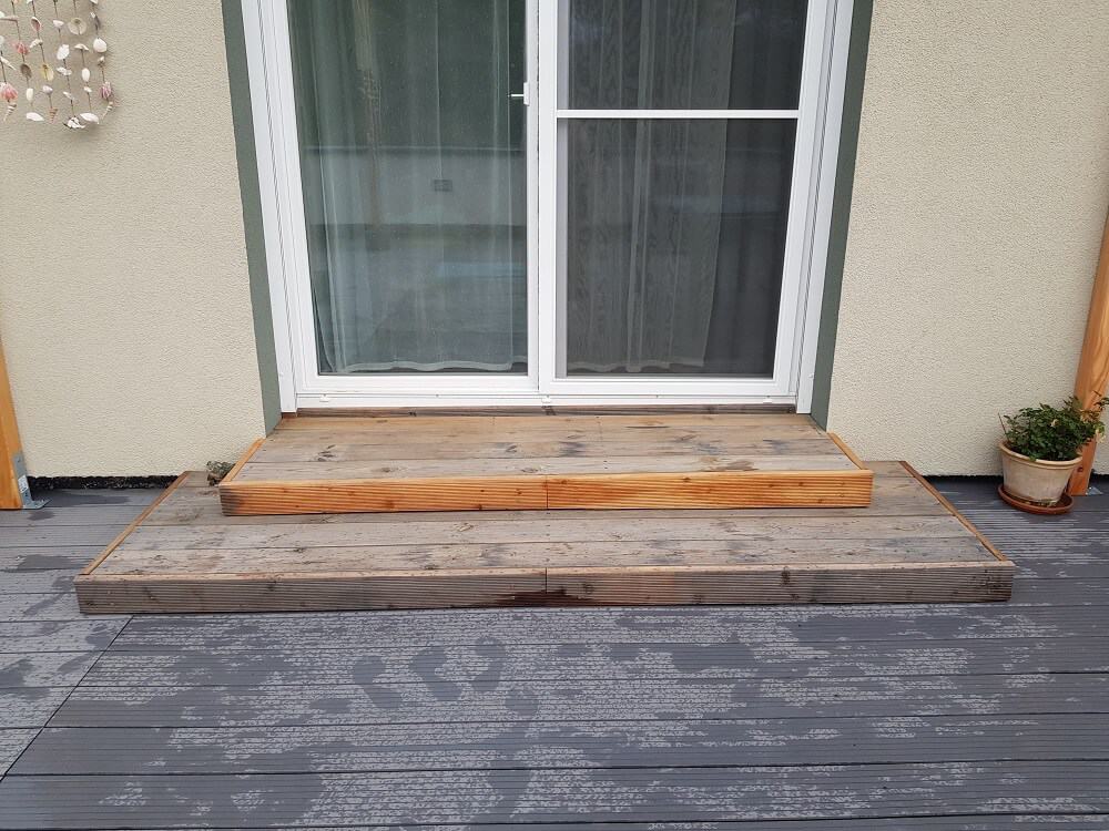 Terrassentreppe Holz - Treppe aus Holz für den Gang aus dem Wohnzimmer auf die Terrasse selber gebaut