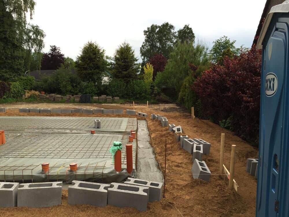 das vermessungsbüro hat schnüre für die bodenplatte gezogen das vermessungsbüro hat schnüre für die bodenplatte gezogen