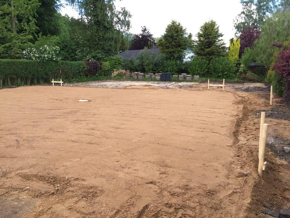 holzpfosten an den hausecken für die gebäudevermessung holzpfosten an den hausecken für die gebäudevermessung