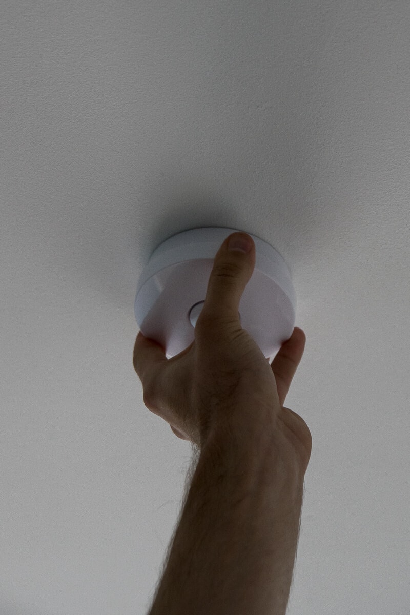 rauchmelder an der geklebten befestigung anbringen rauchmelder an der geklebten befestigung anbringen