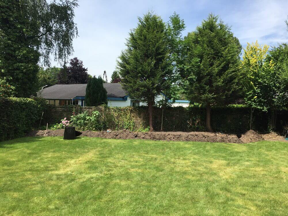 der graben für die rhizomsperre ist fertig der graben für die rhizomsperre ist fertig