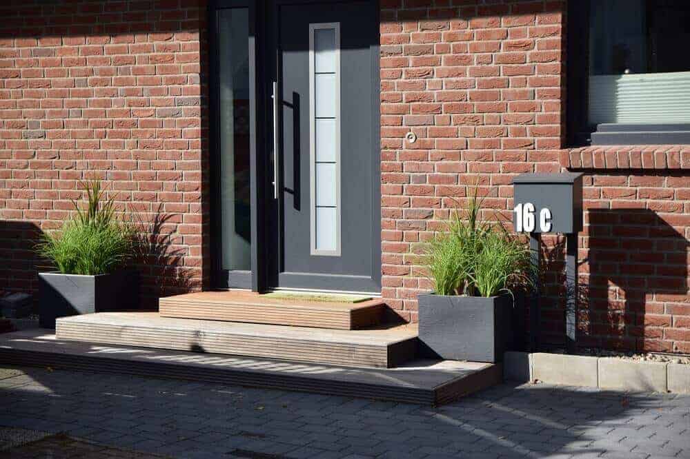 eingangsbereich gestalten kunstpflanzen lockern die eingangstreppe auf eingangsbereich gestalten kunstpflanzen lockern die eingangstreppe auf