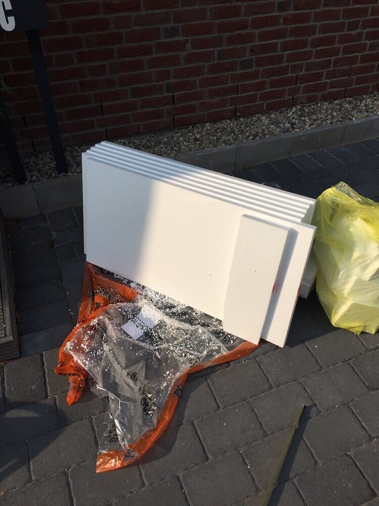 styropor als untergrund für die kunstpflanzen im eingangsbereich außen verwendet styropor als untergrund für die kunstpflanzen im eingangsbereich außen verwendet