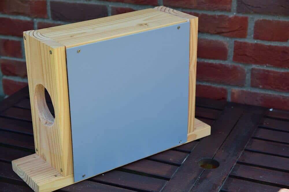 pvc allzweckplatte als rückwand für unseren eichhörnchen futterkasten pvc allzweckplatte als rückwand für unseren eichhörnchen futterkasten