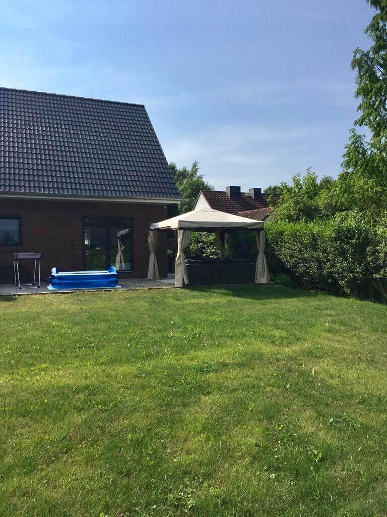 pavillon mit seitenteil und insektenschutz auf der terrasse pavillon mit seitenteil und insektenschutz auf der terrasse