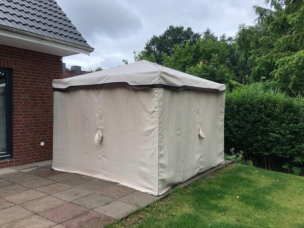 geschlossener gartenpavillon bei regen geschlossener gartenpavillon bei regen