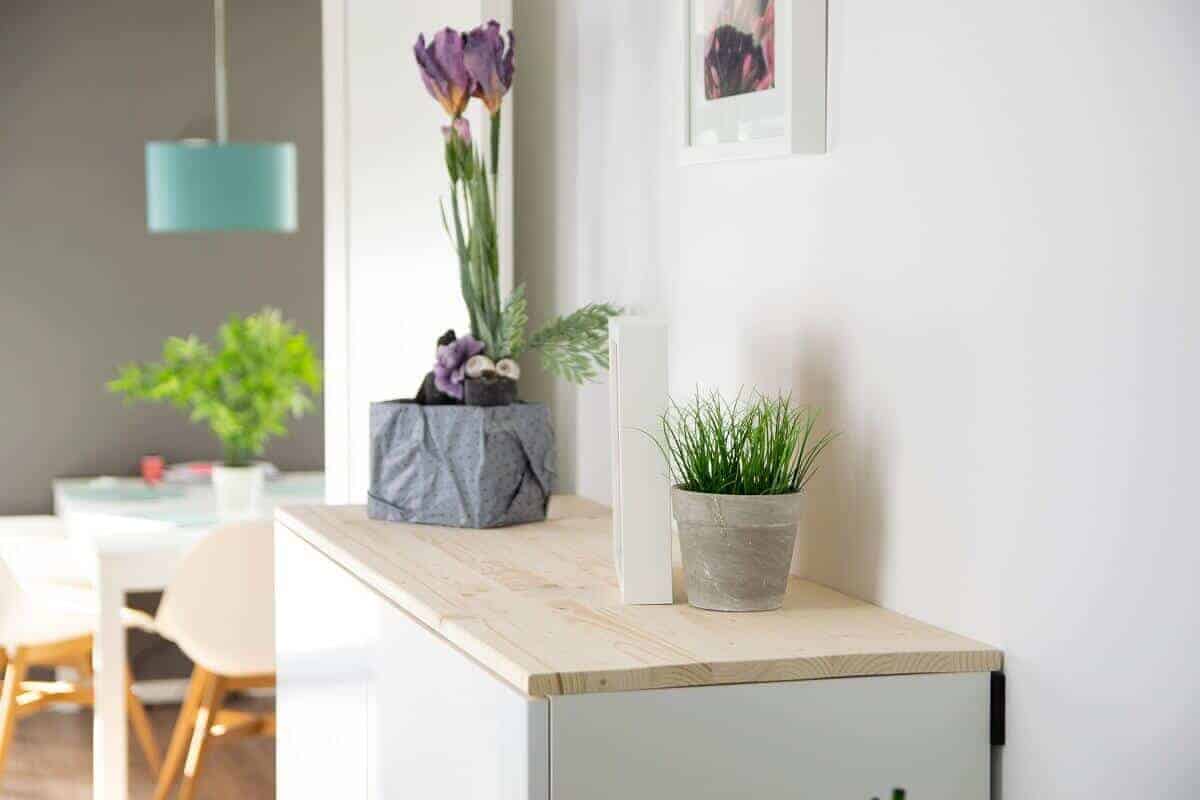 auf die küchenschränke haben wir ein einfaches brett gelegt welches wir im baumarkt gekauft haben auf die küchenschränke haben wir ein einfaches brett gelegt welches wir im baumarkt gekauft haben