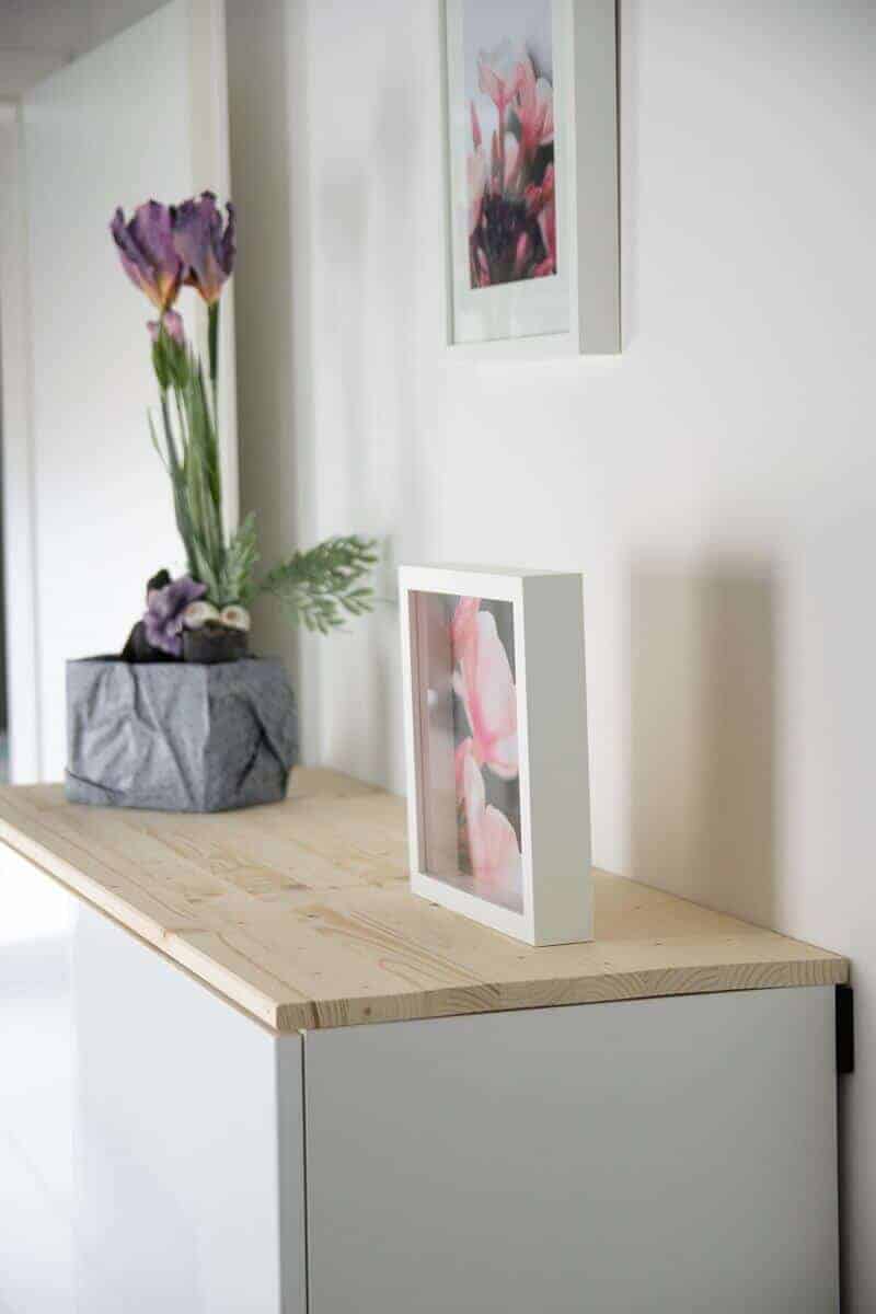 auf die küchenschränken haben wir ein einfaches brett für unter euro aus dem baumarkt gelegt auf die küchenschränken haben wir ein einfaches brett für unter euro aus dem baumarkt gelegt