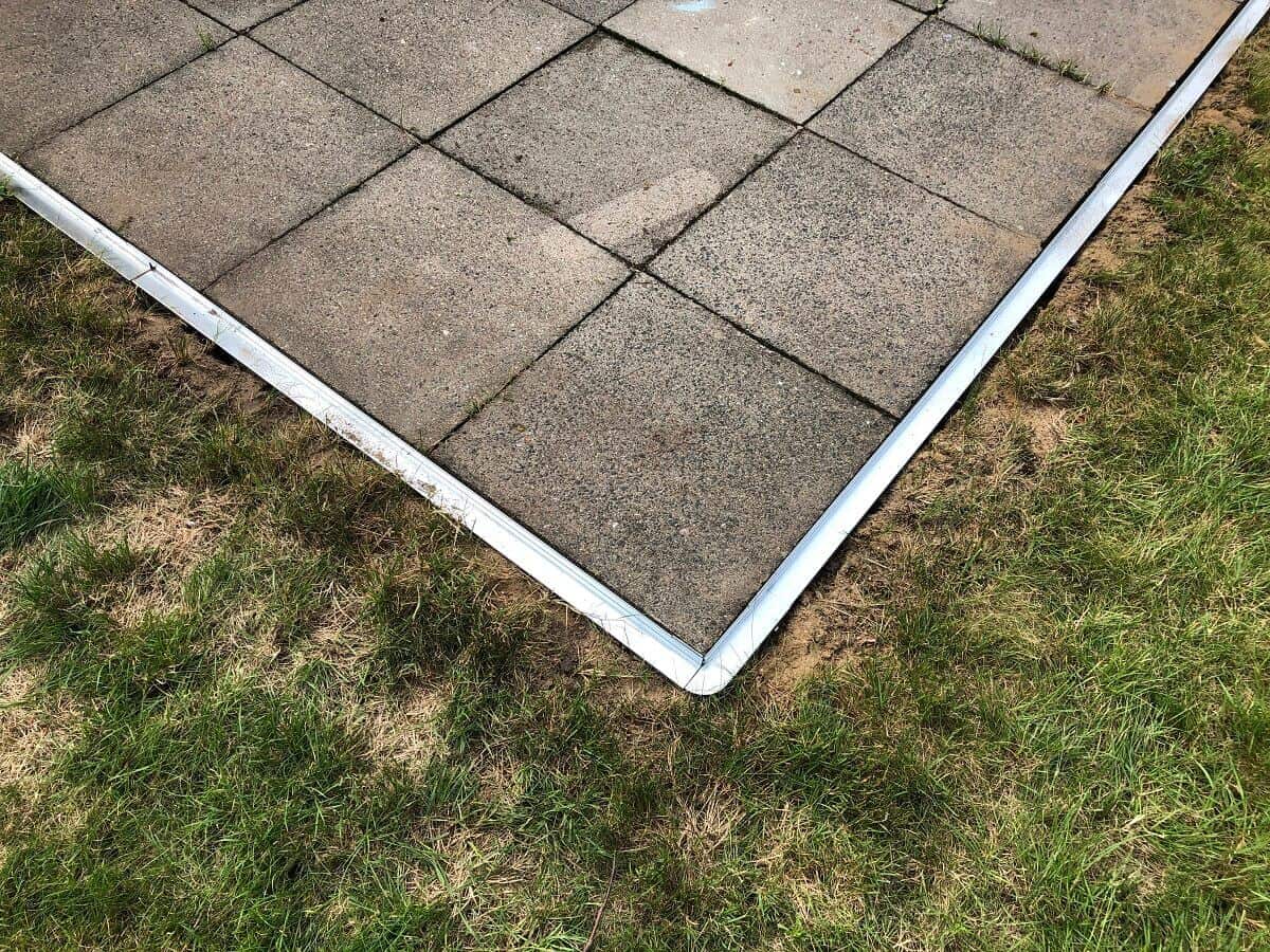 die rasenkante aus metall fasst unsere terrasse perfekt ein natürlich auch über eck die rasenkante aus metall fasst unsere terrasse perfekt ein natürlich auch über eck