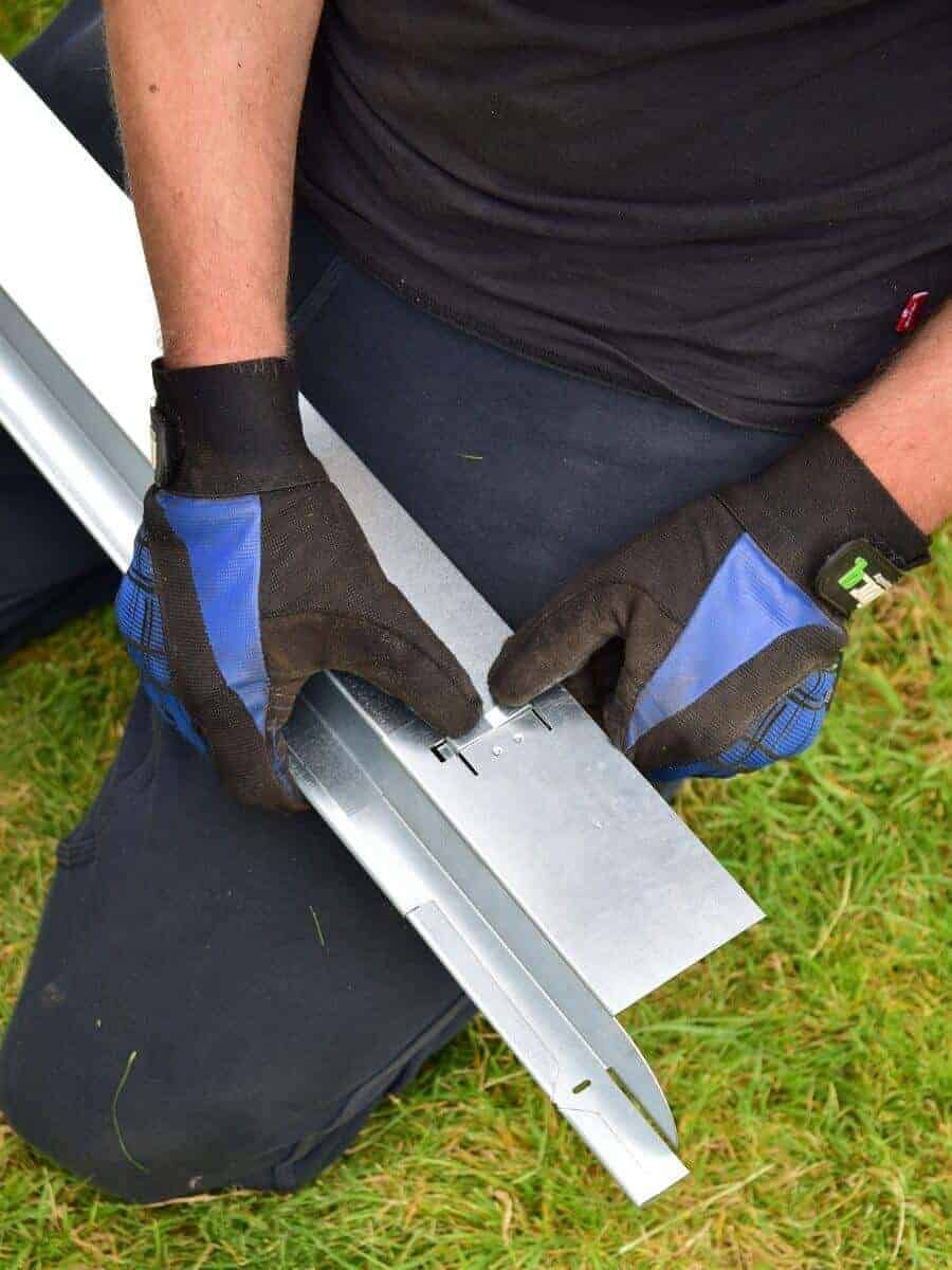 um einzelne elemente der rasenkante miteinander zu verbinden werden klammern mitgeliefert um einzelne elemente der rasenkante miteinander zu verbinden werden klammern mitgeliefert