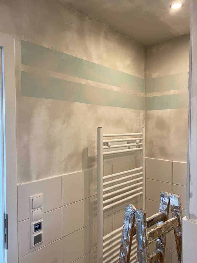 alle wände im badezimmer wurden neu verspachtelt und geschliffen alle wände im badezimmer wurden neu verspachtelt und geschliffen