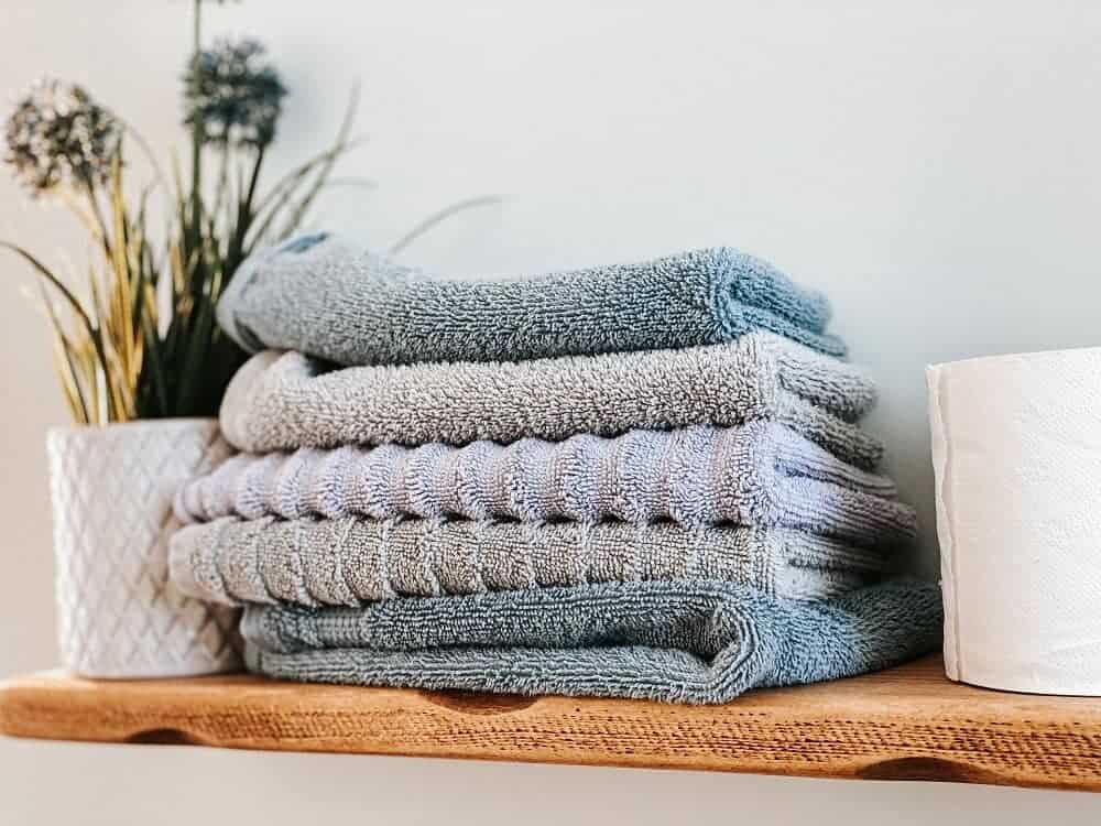 das schweberegal sieht mit den handtüchern einfach super aus als wenn es genau dafür gebaut wurde das schweberegal sieht mit den handtüchern einfach super aus als wenn es genau dafür gebaut wurde