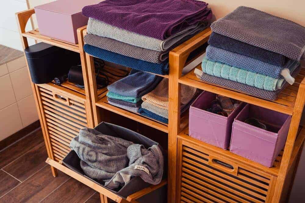 der wäschekorb ist super im regal versteckt und fällt deshalb gar nicht auf der wäschekorb ist super im regal versteckt und fällt deshalb gar nicht auf