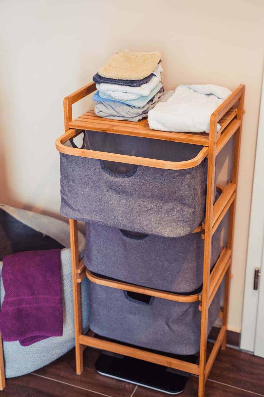 passend zu den badregalen mit wäschekorb haben wir noch ein weiteres regal mit drei fächern aufgestellt passend zu den badregalen mit wäschekorb haben wir noch ein weiteres regal mit drei fächern aufgestellt