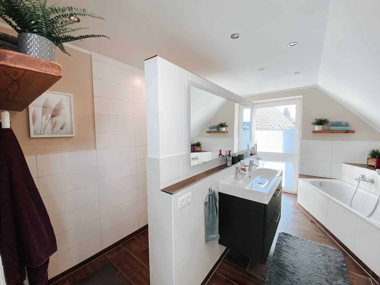 unser badezimmer frisch gestrichen und neue regale an der wand unser badezimmer frisch gestrichen und neue regale an der wand