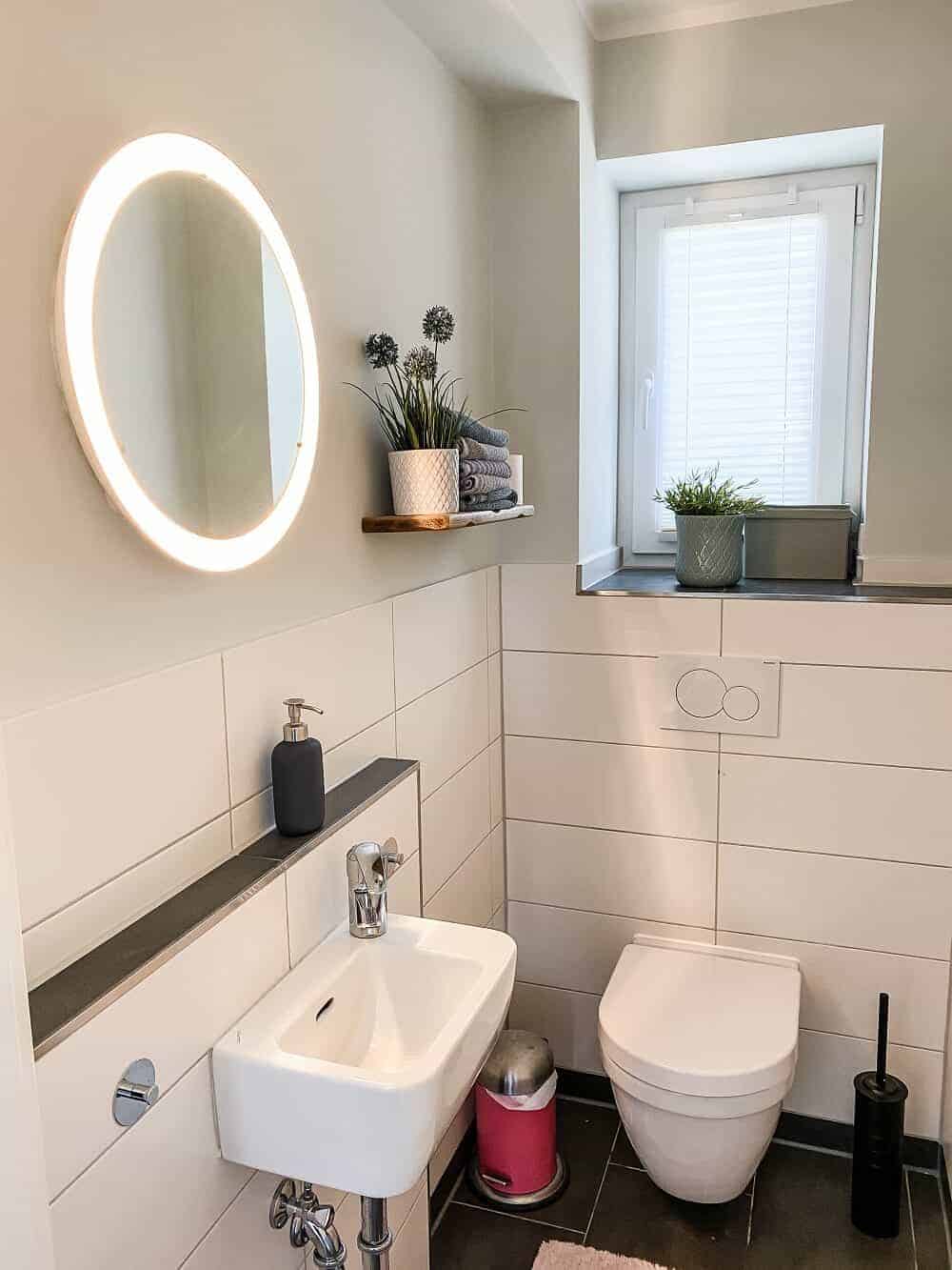 unser frisch gestrichenes gäste wc mit schweberegal an der wand unser frisch gestrichenes gäste wc mit schweberegal an der wand