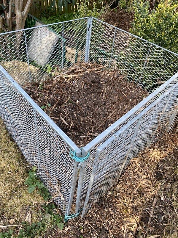 wir haben für unser hochbeet kompostierte erde aus unserem garten verwendet wir haben für unser hochbeet kompostierte erde aus unserem garten verwendet