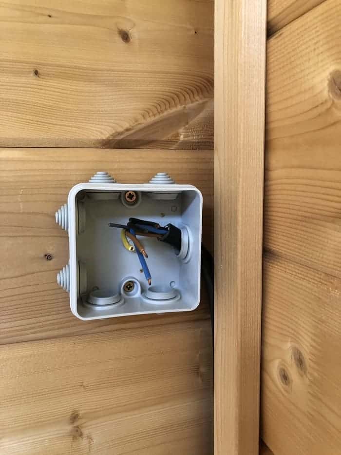 die abzweigdose im gartenhaus zunächst mit dem erdkabel die abzweigdose im gartenhaus zunächst mit dem erdkabel