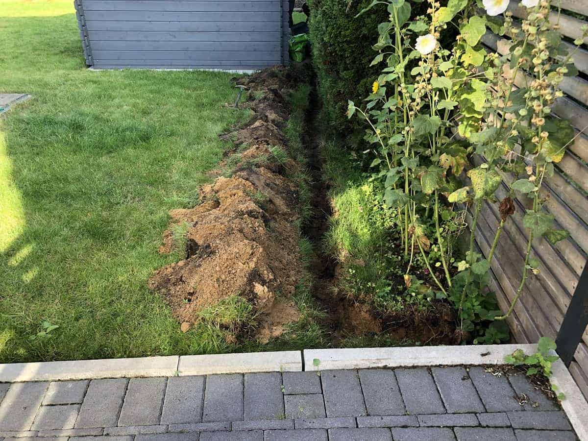 strom im garten erdkabel verlegen für die ladestation des rasenmähroboter