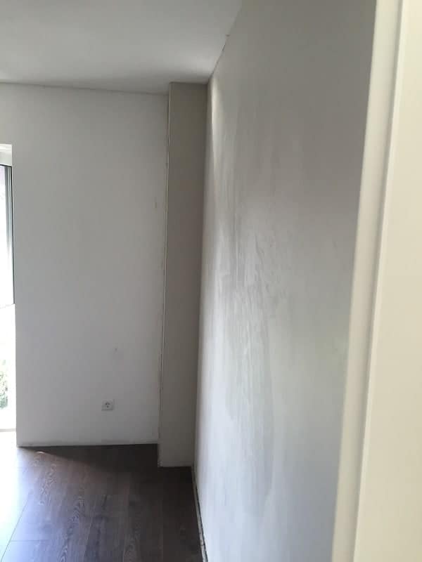 das ventil im zimmer wurde hinter einer verkleidung versteckt die verspachtelt und später auch noch gestrichen wurde das ventil im zimmer wurde hinter einer verkleidung versteckt die verspachtelt und später auch noch gestrichen wurde