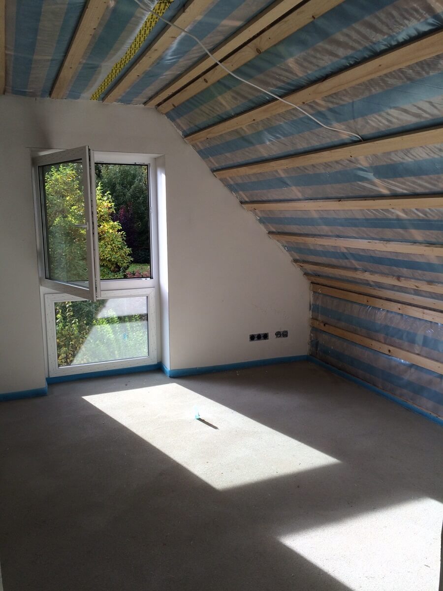 Die Unterkonstruktion vom Dachstuhl, bevor die Rigipsplatten verschraubt werden