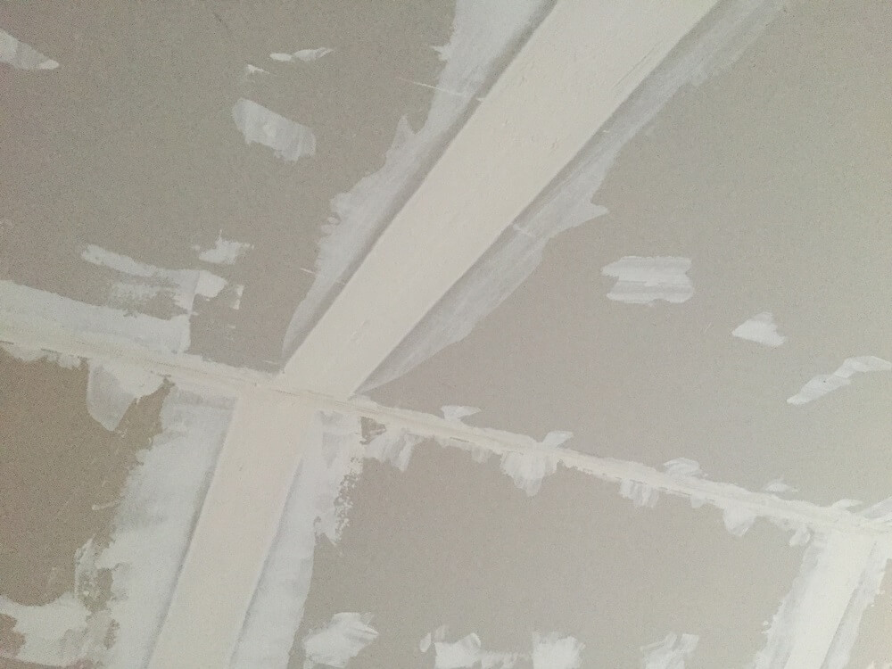 Gipskarton schleifen - Nach dem Spachteln und vor dem Streichen steht fleiรiges Schleifen auf dem Programm