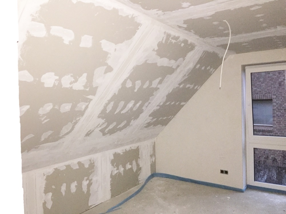 Gipskarton spachteln - Alle Stรถรe, รbergรคnge und Schrauben sind verspachtelt