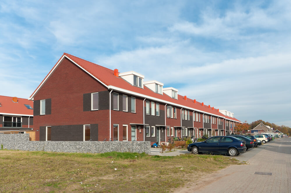 Ein Mehrfamilienhaus kann unterschiedliche Bauweisen haben - Hier eine Reihenhaus