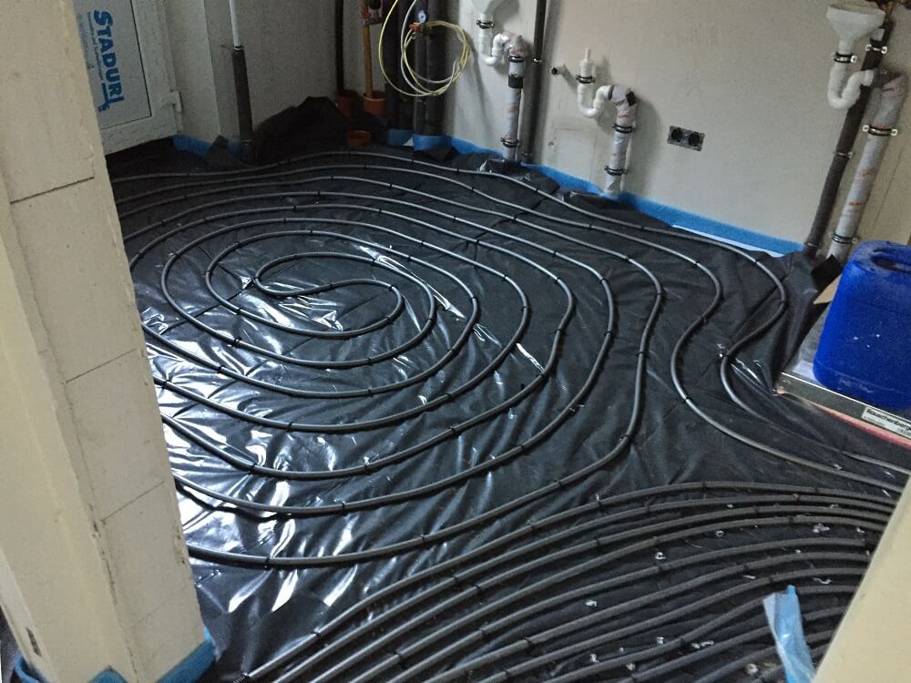 Bei der schneckenförmigen Verlegeart wird das Rohr spiralförmig von außen nach innen verlegt