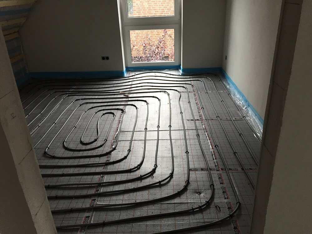 Fußbodenheizung verlegen Kosten - Die genauen Kosten hängen stark von der Fläche, Verlegeabstand und der Rohrlänge