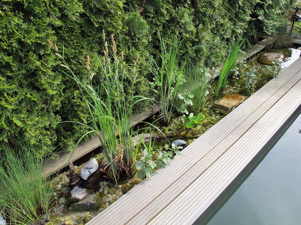 Ein Filtergraben eignet sich ideal für einen Naturteich oder Schwimmteich