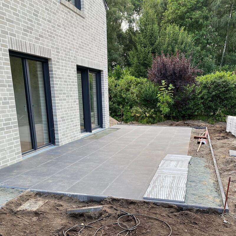 Terrasse mit Betonstein gestalten - Übersicht, Kosten, Vor- und Nachteile