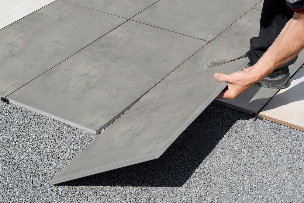 Terrasse mit Keramikplatten - Übersicht, Kosten, Vor- und Nachteile von keramischen Terrassenplatten