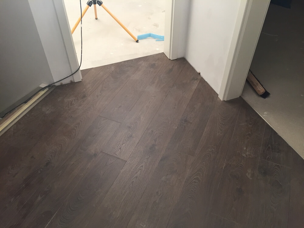 Bodenaufbau Detail - Auf den Estrich kam bei uns die Trittschalldämmung und Laminiat