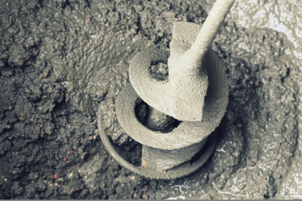 Wer Beton anmischen möchte, muss auf das richtige Beton Mischungsverhältnis von 1:4 achten