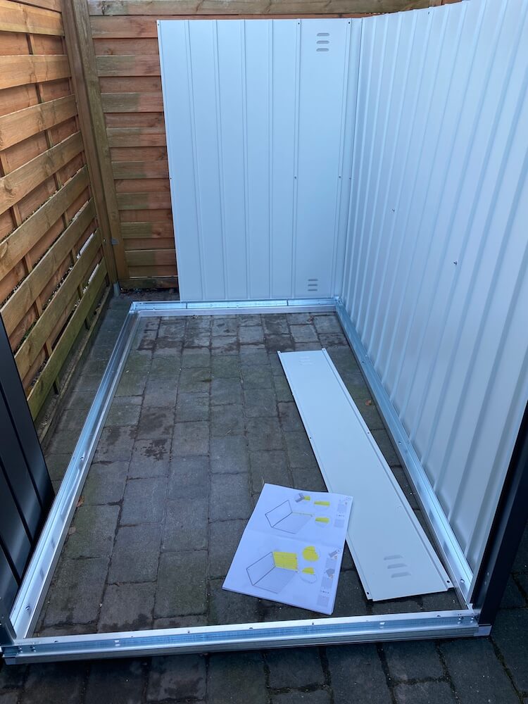 Die Montage der Biohort Fahrradgarage ist einfach und mit 1-2 Personen umzusetzen