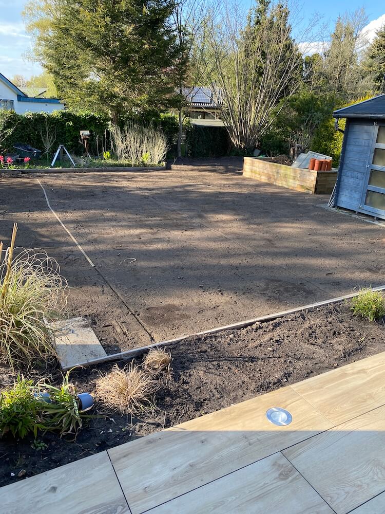 Rollrasen verlegen Untergrund Vorbereitung - Hier liest du unsere Erfahrungen und Anleitungen