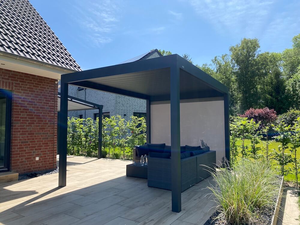 Mit der Seitenwand haben wir auch bei starker Hitze den perfekten Sonnenschutz im Rรผcken