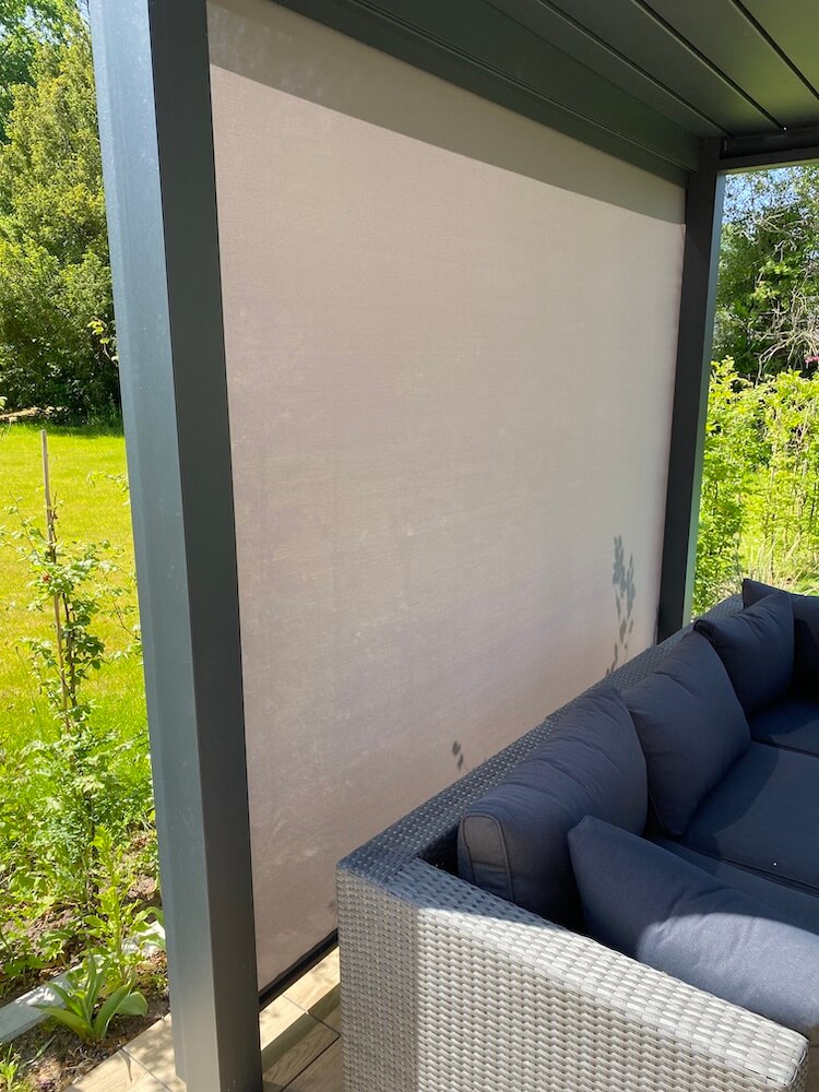Pergola Senkrechtmarkise - Wir haben eine Pergola mit Seitenteil, weil es im Rรผcken sonst zu heiร wird