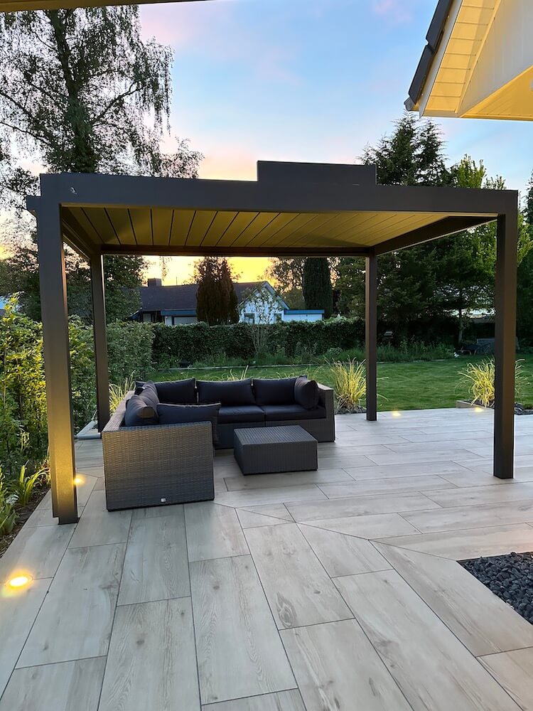 Pergola elektrisch Lamellen - Unser regenfestes Modell aus Metall
