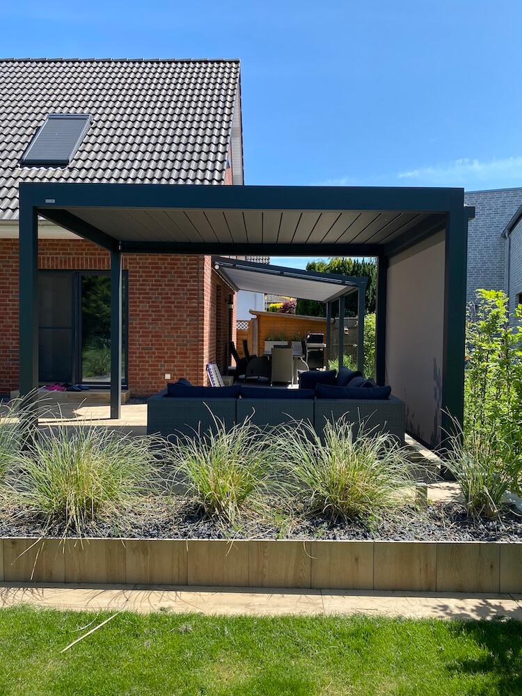 Pergola metall Lamellendach - Mit Senkrechtmarkise die perfekte Kombination